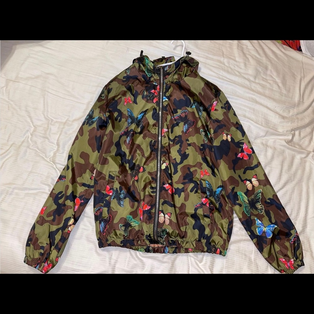 Men’s Lightweight Camouflage Jacket w/ Butterflies